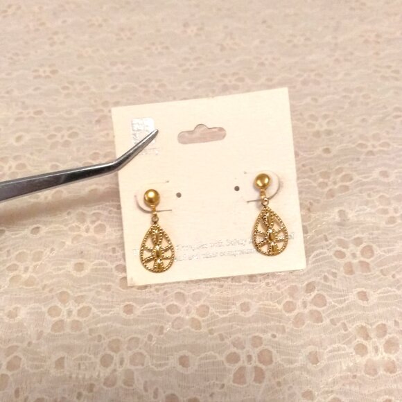 Vintage NEW Yellow Gold Tone Dangle Drop Earrings Timeless VTG Jewelry - Picture 8 of 9